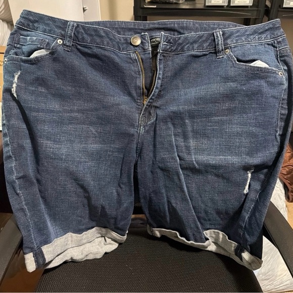 Lane Bryant Venezia plus sized Jean shorts - Picture 4 of 4